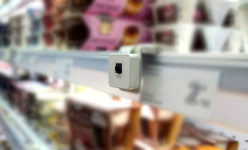 Sensore DeepGlance installato su scaffale retail